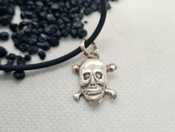 Silberanhänger "Totenkopf