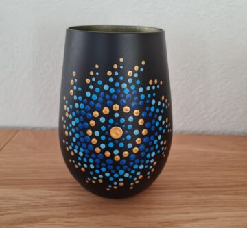 Glas mit handbemalten «Dot Painting» Muster blau/gold