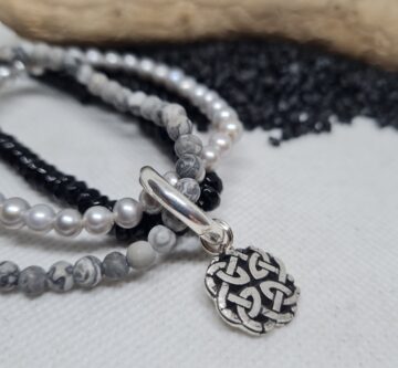 Stein-Armband mit «keltischem Knoten»