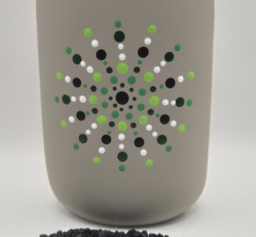 Seifenspender mit handbemalten «Dot Painting» Muster grün