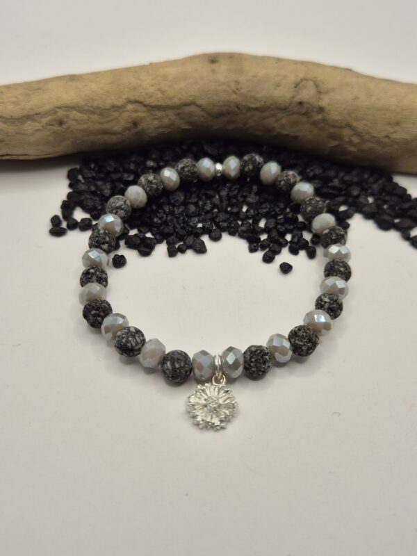 Stein-Armband elastisch mit kleiner Blume