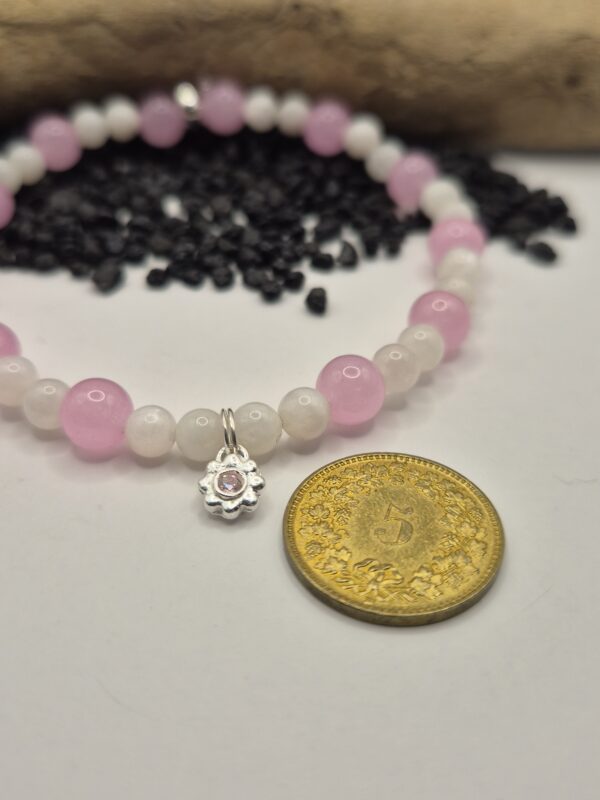 Stein-Armband elastisch mit mini Blume