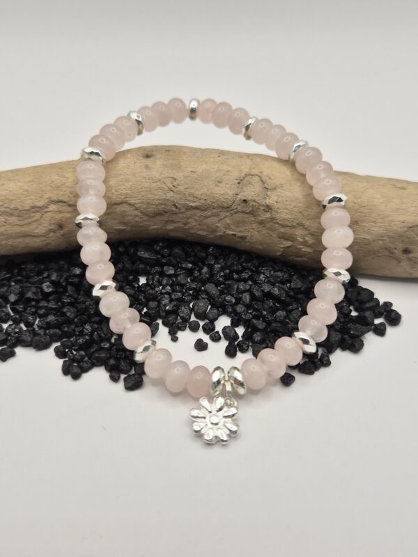 Stein-Armband elastisch mit kleiner Blume
