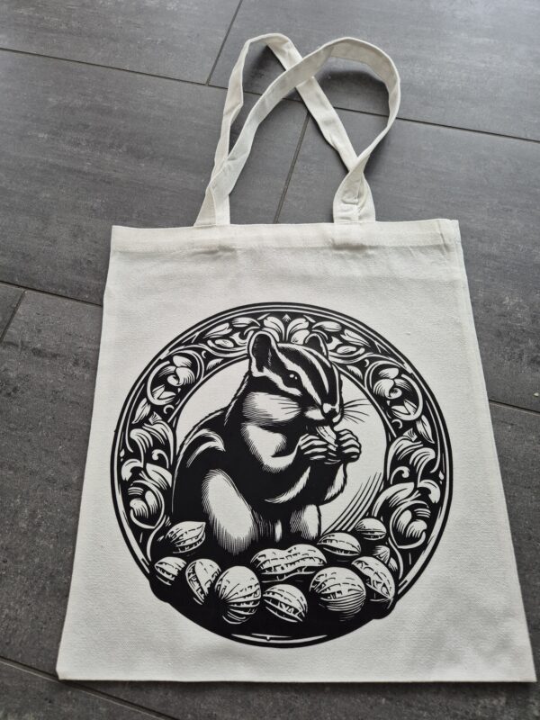Stofftasche "Eichhörnchen Nüssli" geplottet