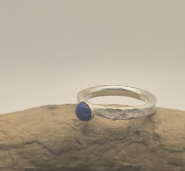Silberring geschmiedet mit blauem Lapislazuli Naturstein