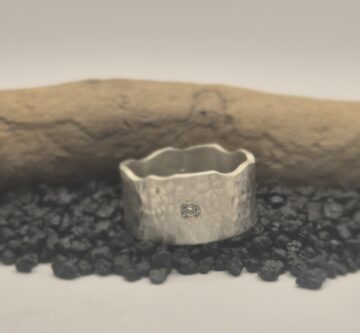 Silberring geschmiedet mit weissem Zirkon