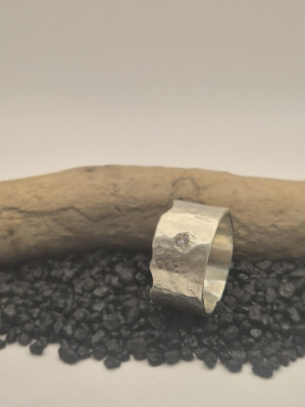 Silberring geschmiedet mit weissem Zirkon