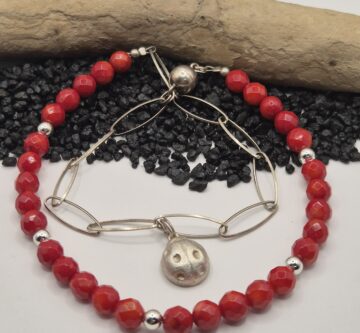 Stein-Armband «Koralle» mit Silberkette und Glückskäfer-Anhänger