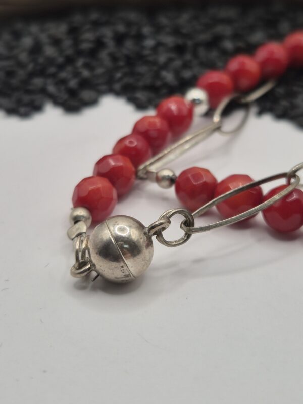 Stein-Armband "Koralle" mit Silberkette und Glückskäfer-Anhänger