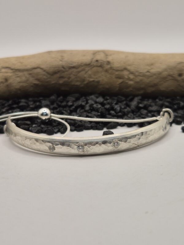 Silberarmband geschmiedet "gehämmert mit Zirkonien"